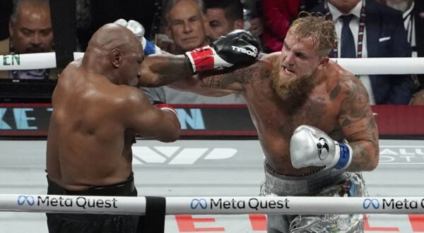 US retired pro-boxer Mike Tyson (L) and US YouTuber/boxer Jake Paul (R) fight during the heavyweight boxing bout at The Pavilion at AT&T Stadium in Arlington, Texas, November 15, 2024.,Image: 935050731, License: Rights-managed, Restrictions: , Model Release: no, Credit line: TIMOTHY A. CLARY / AFP / Profimedia