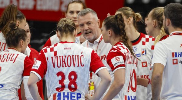 Ivica Obrvan CRO, Trainer , Handball Frauen, EHF, Europa Meisterschaft, Gruppe D, Dänemark vs. Kroatien, 29.11.2024, St. Jakobshalle, Basel, Schweiz Basel St. Jakobshalle BS Schweiz *** Ivica Obrvan CRO, Coach , Handball Women, EHF, European Championship, Group D , Denmark vs. Croatia, 29 11 2024, St Jakobshalle, Basel, Switzerland Basel St Jakobshalle BS Switzerland,Image: 941119087, License: Rights-managed, Restrictions: , Model Release: no, Credit line: Grant Hubbs / imago sportfotodienst / Profimedia