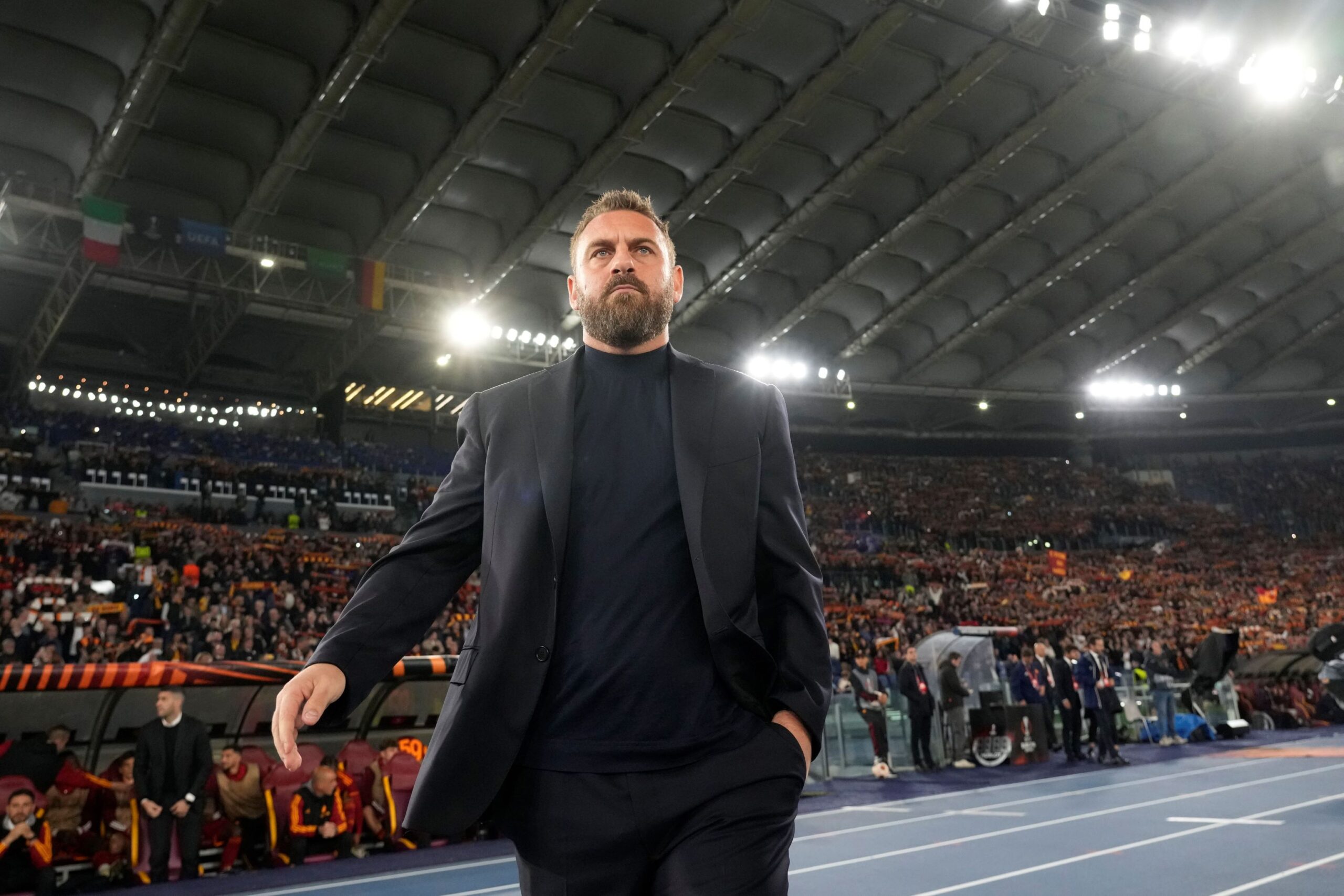 Roma's head coach Daniele De Rossi ahead the Europa League semifinal first leg soccer match between Roma and Bayer Leverkusen at Rome's Olympic Stadium, Italy, Thursday, May 2, 2024. (AP Photo/Alessandra Tarantino) Italy Soccer Europa League