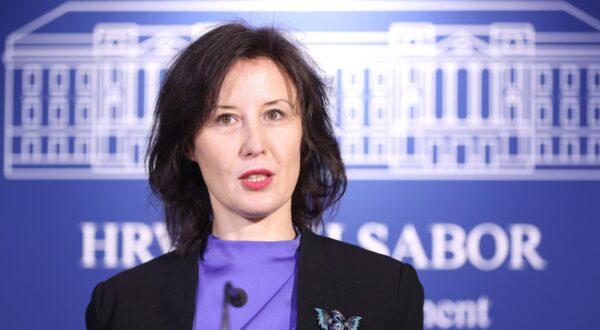 10.12.2024., Zagreb - Na konferenciji za medije Kluba zastupnika HSS-a, GLAS-a i DOSIP-a odrzanoj u Saboru o temi  "Zahtjev za ocjenom ustavnosti odluke Ustavnog suda od 6. prosinca o produljenju mandata za 10 ustavnih sudaca" govorile su zastupnice Anka Mrak Taritas i Dalija Oreskovic. Photo: Patrik Macek/PIXSELL