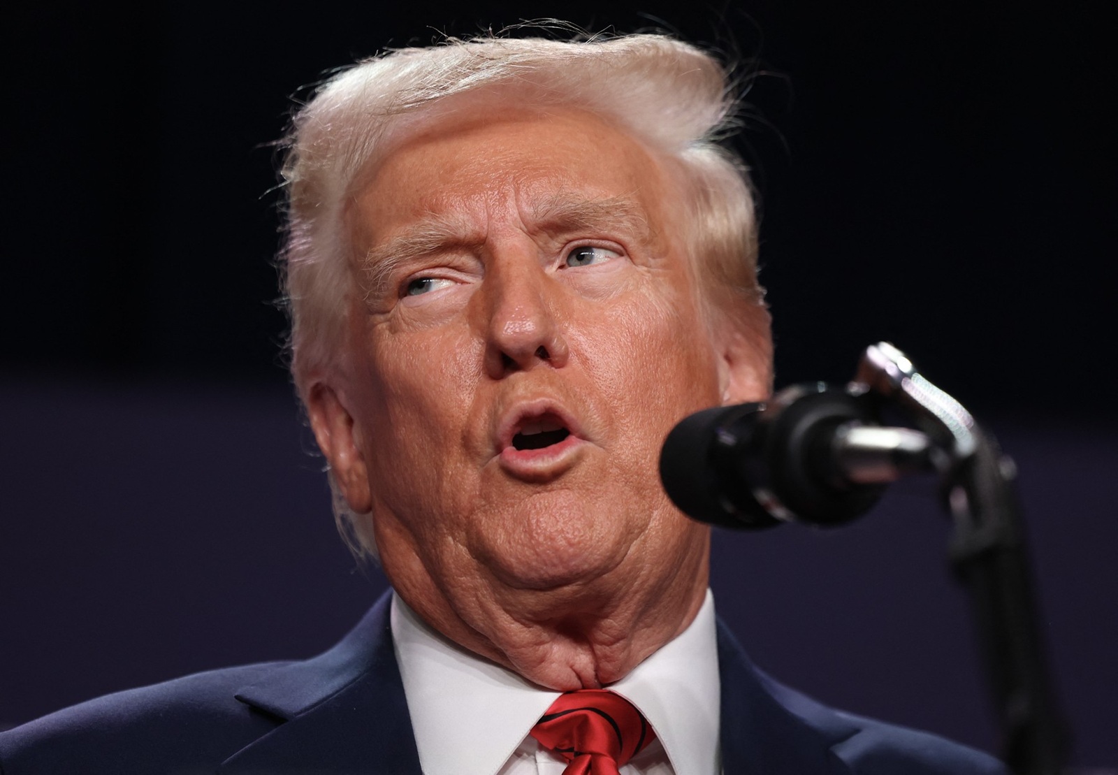 DORAL, FLORIDA - JANUARY 27: U.S. President Donald Trump addresses the 2025 Republican Issues Conference at the Trump National Doral Miami on January 27, 2025 in Doral, Florida. The three-day planning session was expected to lay out Trump's ambitious legislative agenda.   Joe Raedle,Image: 958148705, License: Rights-managed, Restrictions: , Model Release: no, Credit line: JOE RAEDLE / Getty images / Profimedia