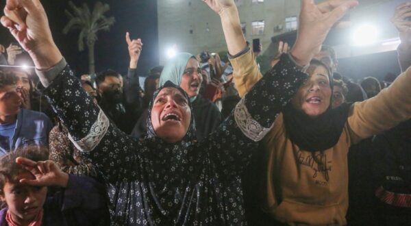 GAZA CITY, GAZA - JANUARY 15: Palestinians gather to celebrate after US President-elect Donald Trump's announcement of hostage deal, on January 15, 2025 in Deir al-Balah, Gaza. Trump on Wednesday announced a deal has been reached for hostages in Gaza amid reports that Israel and Hamas agreed to a cease-fire deal. Ashraf Amra / Anadolu,Image: 953986874, License: Rights-managed, Restrictions: , Model Release: no, Credit line: ashraf amra / AFP / Profimedia