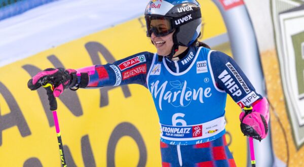 epa11842267 Zrinka Ljutic of Croatia reacts in the finish area during the Women's Giant Slalom race at the FIS Alpine Skiing World Cup in Kronplatz, Italy, 21 January 2025.  EPA/ANDREA SOLERO