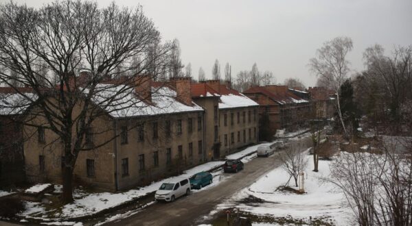 epa11842773 A view of the camp from the window of the house of the former commandant of the German Auschwitz-Birkenau camp, Rudolf Hoess, in Oswiecim, Poland, 21 January 2025. The American non-governmental organization Counter Extremism Project bought the building and will open it to visitors on 27 January 2025, the 80th anniversary of the liberation of the camp.  EPA/JAREK PRASZKIEWICZ POLAND OUT