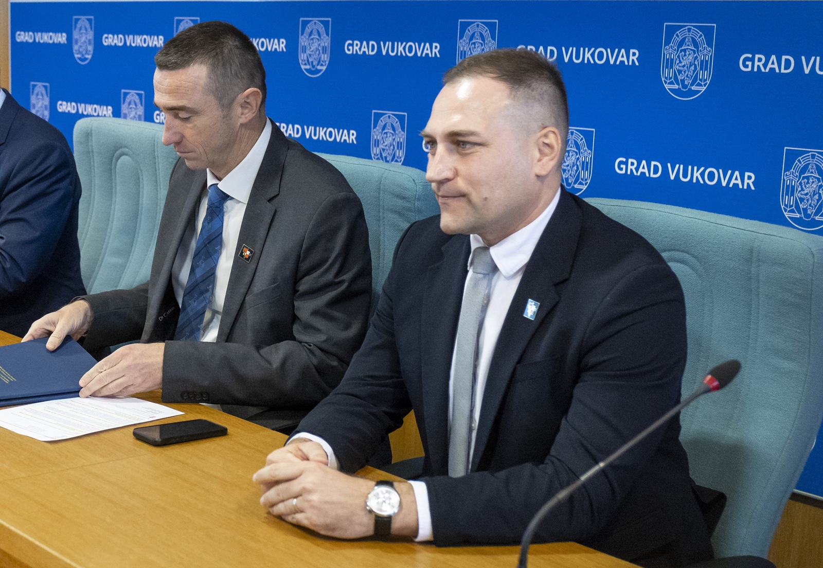 16.12.2024. Vukovar - Potpredsjednik Vlade i ministar prostornog uredjenja, graditeljstva i drzavne imovine g. Branko Bacic posjetio je Grad Vukovar. Tom je prilikom odrzao radni sastanak s gradonacelnikom Grada Vukovara g. Ivanom Penavom. Photo: Davor Javorovic/PIXSELL