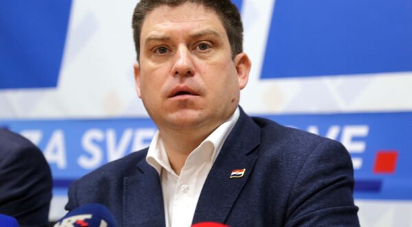 Rijeka, 07.01.2025. - Članovi Županijskog odbora HDZ-a Primorsko-goranske županije održali su konferenciju za novinare na temu izbora. Na fotografiji Oleg Butković. foto HINA/ Miljenko KLEPAC/ mk