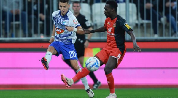 02.11.2024., stadion Opus Arena, Osijek - SuperSport HNL, 12. kolo, NK Osijek - HNK Gorica. Tiago Dantas, Merveil Ndockyt Photo: Davor Javorovic/PIXSELL