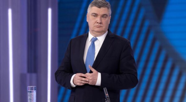 07.001.025., Zagreb - Suceljavanje predsjednickih kandidata Zorana Milanovica i Dragana Primoraca na HRT-u. Na slici Zoran Milanovic Photo: Damir Sencar/HINA/POOL/PIXSELL