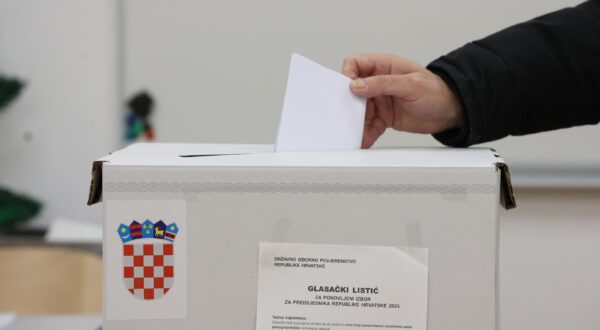 12.01.2025.,Sibenik-.Drugi krug glasovanja za izbor predsjednika Republike Hrvatske. Photo: Dusko Jaramaz/PIXSELL