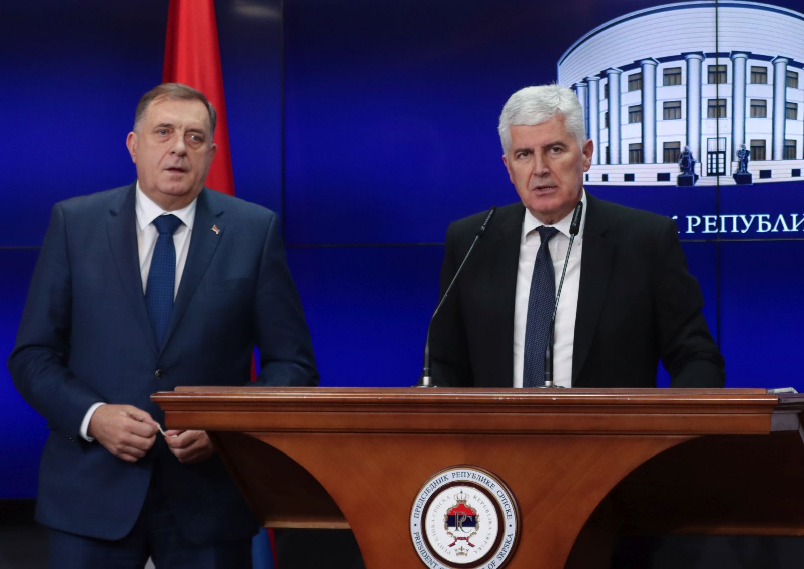 14.11.2024., Palata republike, Banja Luka (BiH) - Nakon sastanka predstavnika politickih stranaka partnera u vlasti na nivou BiH,  lideri SNSD-a Milorad Dodik, HDZ-a BiH Dragan Covic i SDP-a BiH Nermin Niksic odrzali su pres konferenciju. Photo: Dejan Rakita/PIXSELL