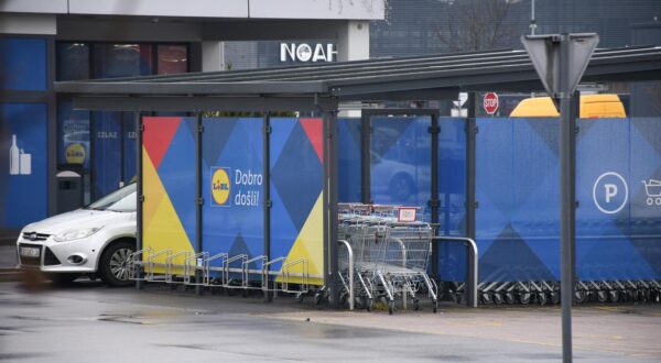 24.01.2025., Sisak - Veliki broj Siscana prikljucio se bojkotu trgovina o cemu svjedoce (polu)prazna parkiralista trgovackih centara.
Photo: Nikola Cutuk/PIXSELL Photo: Nikola Cutuk/PIXSELL