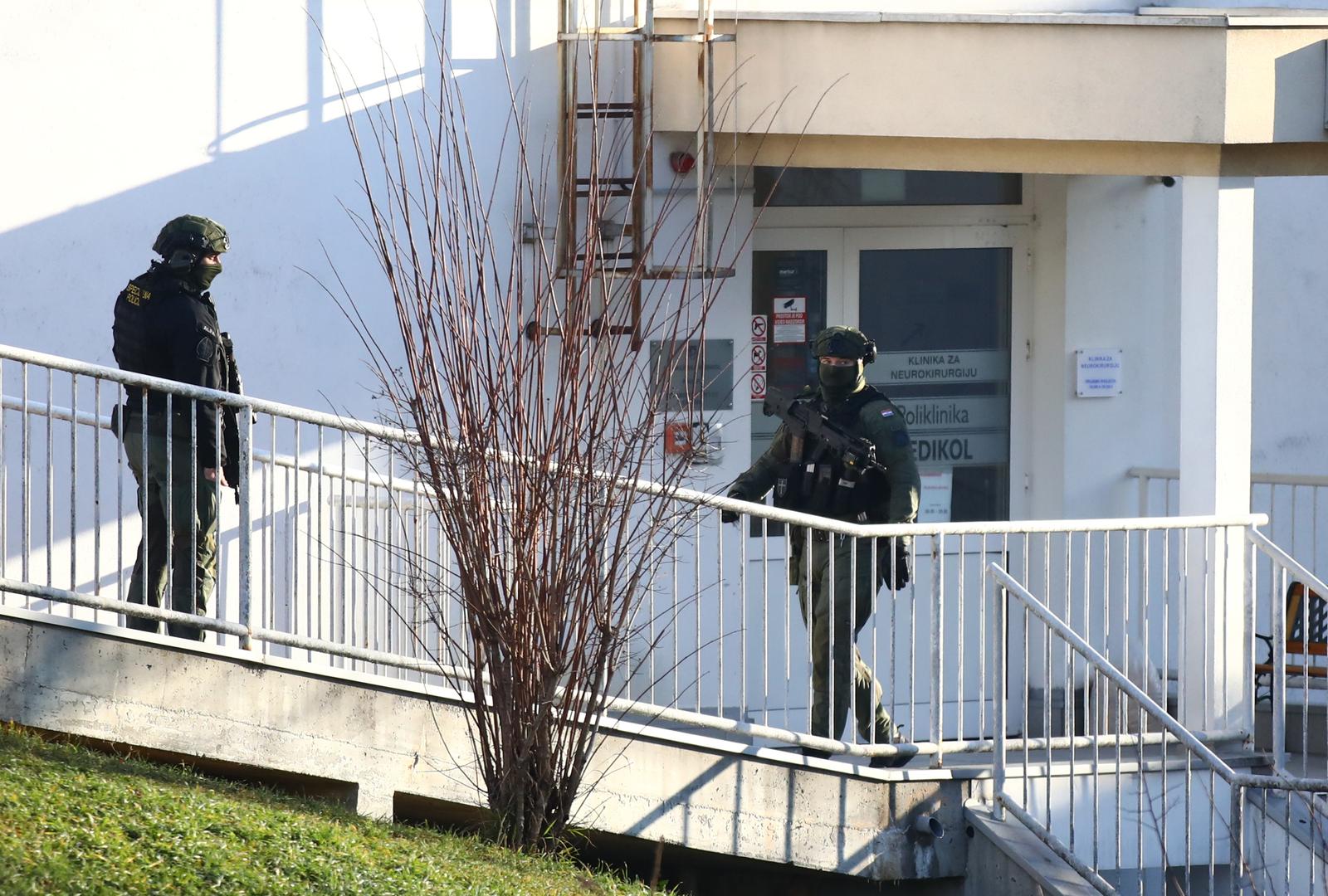 30.01.2025., Zagreb - Policija s dugim cijevima rano jutros bila je ispred PET/CT centra u  Klinickom bolnickom centru Sestre milosrdnice u Vinogradskoj ulici. Photo: Emica Elvedji/PIXSELL