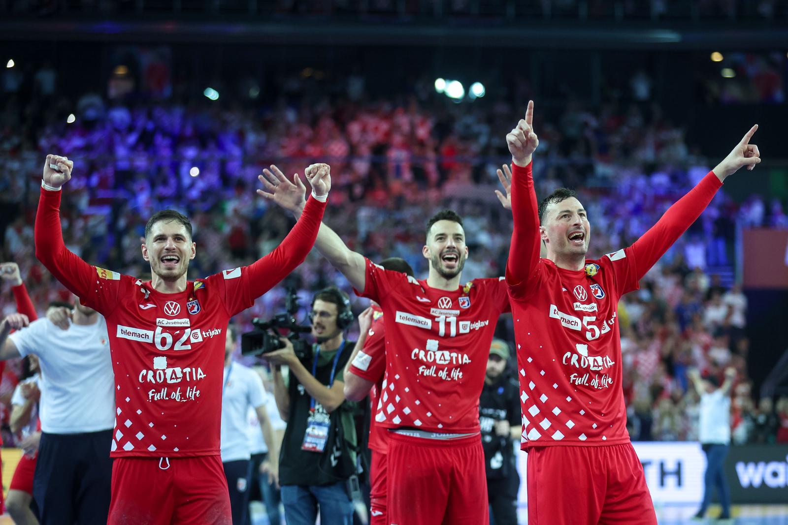 30.01.2025., Arena Zagreb, Zagreb - IHF Svjetsko rukometno prvenstvo 2025., polufinale, Francuska - Hrvatska. Marin Jelinic, Zvonimir Srna, Domagoj Duvnjak Photo: Slavko Midzor/PIXSELL