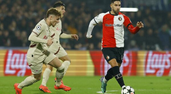 Soccer Football - Champions League - Feyenoord v FC Salzburg - Feyenoord Stadium, Rotterdam, Netherlands - November 6, 2024 Feyenoord's Luka Ivanusec in action with FC Salzburg's Bobby Clark REUTERS/Piroschka Van De Wouw Photo: Piroschka van de Wouw/REUTERS
