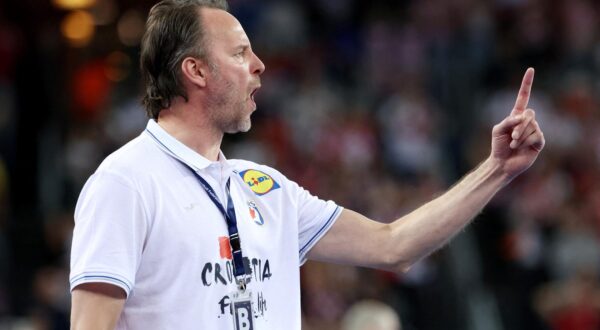 Handball - IHF Handball World Championships 2025 - Quarter Final - Croatia v Hungary - Zagreb Arena, Zagreb, Croatia - January 28, 2025 Croatia coach Dagur Sigurdsson reacts REUTERS/Antonio Bronic Photo: Antonio Bronic/REUTERS