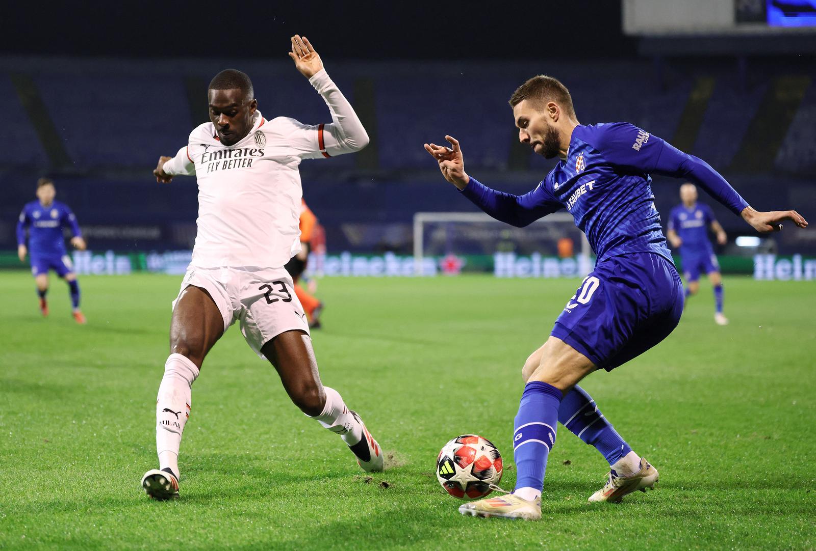 Soccer Football - Champions League - GNK Dinamo Zagreb v AC Milan - Stadion Maksimir, Zagreb, Croatia - January 29, 2025 GNK Dinamo Zagreb's Marko Pjaca in action with AC Milan's Fikayo Tomori REUTERS/Antonio Bronic Photo: Antonio Bronic/REUTERS