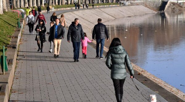 08.01.2025, Slavonski Brod: Sije?anjska juzina izmamila gradjane u setnju i aktivnosti na otvorenom uz ugodnih 15 stupnjeva celzujusa. Photo: Ivica Galovic/PIXSELL