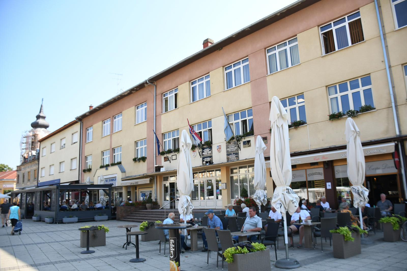 23.07.2024.,  Daruvar  - Dan nakon masakra u daruvarskom Domu za starije i nemocne kada je muskarac, bivsi vojni policajac, Kresimir Pahoki usetao u Dom, poceo pucati i ubio 6 osoba i nekolicinu ranio. Za sutra, srijedu u Gradu Daruvaru su odlucili proglasiti Dan zalosti. Damir Lnenicek, gradonacelnik Photo: Damir Spehar/PIXSELL