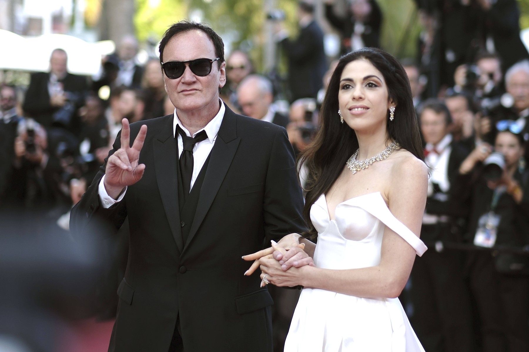 Quentin Tarantino mit Ehefrau Daniella Pick bei der Abschlussveranstaltung mit der Premiere des Animationsfilms Elemental auf dem Festival de Cannes 2023 / 76. Internationale Filmfestspiele von Cannes im Palais des Festivals. Cannes, 27.05.2023 *** Quentin Tarantino with wife Daniella Pick at the closing ceremony with the premiere of the animated film Elemental at the Festival de Cannes 2023 76 Cannes International Film Festival at the Palais des Festivals Cannes, 27 05 2023. Foto:xD.xBedrosianx/xFuturexImage,Image: 779840114, License: Rights-managed, Restrictions: imago is entitled to issue a simple usage license at the time of provision. Personality and trademark rights as well as copyright laws regarding art-works shown must be observed. Commercial use at your own risk., Model Release: no, Credit line: Dave Bedrosian / imago stock&people / Profimedia