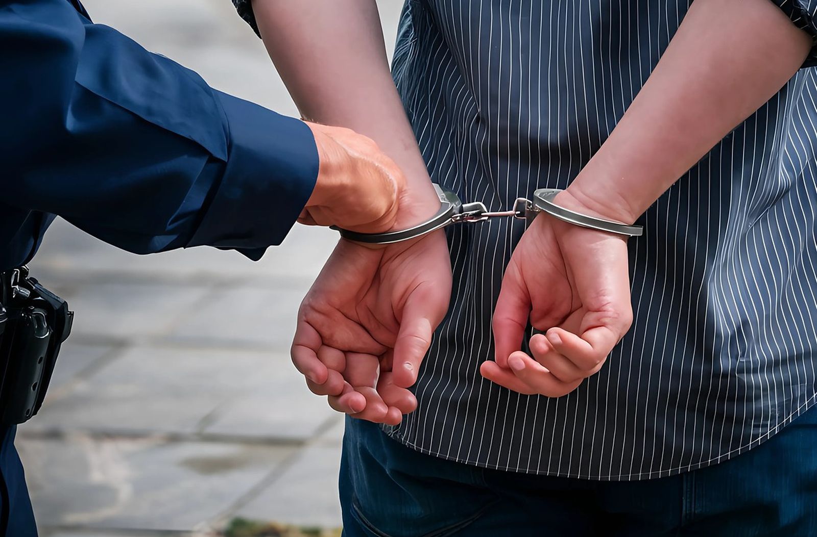 a policeman is handcuffing a criminal,Image: 887038239, License: Royalty-free, Restrictions: , Model Release: no, Credit line: Rony Tarmidi rony / Panthermedia / Profimedia