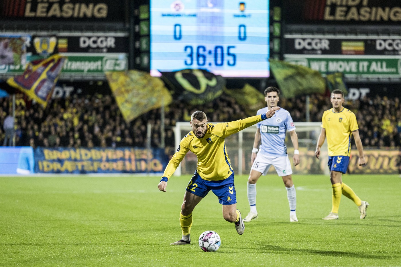 Soenderjyske v Broendby IF, 3F Superliga football, Haderslev, Denmark Haderslev, Denmark. 24th, November 2024. Josip Radosevic 22 of Broendby IF seen during the 3F Superliga match between Soenderjyske and Broendby IF at Sydbank Park in Haderslev. Denmark, Haderslev Copyright: xGonzalesxPhoto/LassexLagonix,Image: 938460549, License: Rights-managed, Restrictions: PUBLICATIONxNOTxINxDENxNORxFINxBEL, Model Release: no, Credit line: Gonzales Photo/Lasse Lagoni / imago sportfotodienst / Profimedia