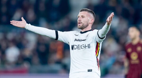 AS Roma v US Lecce - Serie A Enilive Ante Rebic of US Lecce reacts during the Serie A Enilive match between AS Roma and US Lecce at Stadio Olimpico on December 07, 2024 in Rome, Italy. Rome Stadio Olimpico Rome Italy Copyright: xGiuseppexMaffiax SerieA-Roma-Lecce_071224_BRU7162,Image: 945048712, License: Rights-managed, Restrictions: , Model Release: no, Credit line: Giuseppe Maffia / imago sportfotodienst / Profimedia