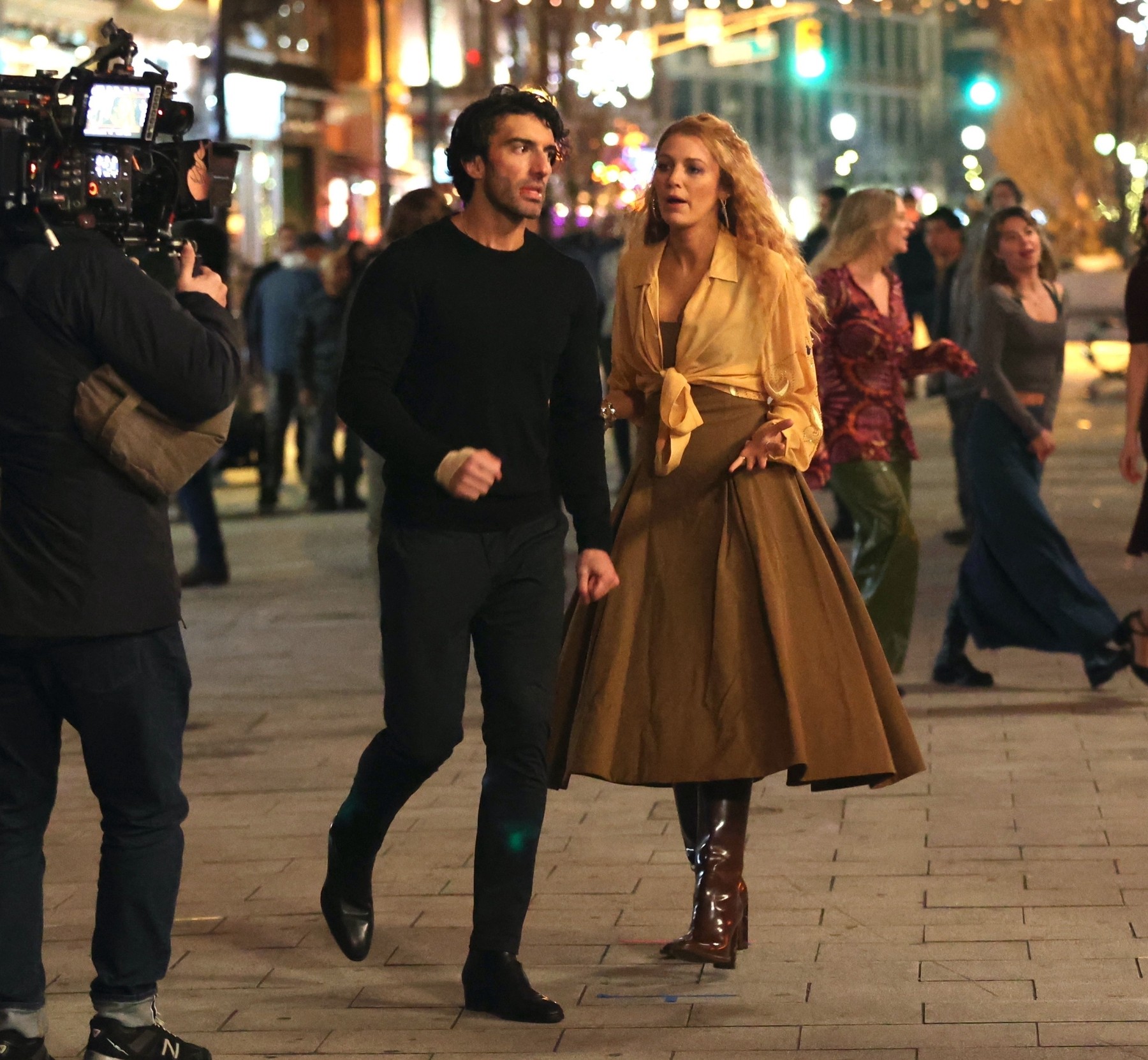 New Jersey, NY  - Blake Lively and Justin Baldoni are pictured while filming the movie "It Ends with Us" set in Jersey City, New Jersey. **SHOT ON 01/11/24**

BACKGRID USA 21 JANUARY 2025,Image: 949640457, License: Rights-managed, Restrictions: , Model Release: no, Pictured: Blake Lively, Justin Baldoni, Credit line: Jose Perez / BACKGRID / Backgrid USA / Profimedia