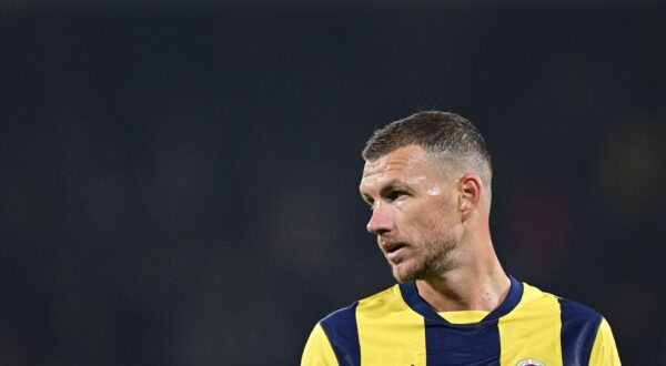 ISTANBUL, TURKIYE - JANUARY 05: Edin Dzeko of Fenerbahce gestures during the Turkish Super Lig week 18 match between Fenerbahce and Atakas Hataypor at Ulker Stadium in Istanbul, Turkiye on January 05, 2025. Oguz Yeter / Anadolu/ABACAPRESS.COM,Image: 951943043, License: Rights-managed, Restrictions: , Model Release: no, Credit line: AA/ABACA / Abaca Press / Profimedia