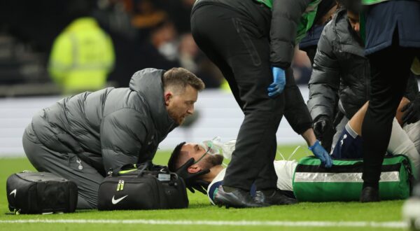 Rodrigo Bentancur TH. injured at the Tottenham Hotspur v Liverpool, Carabao Cup Semi-Final 1st leg match, at the Tottenham Hotspur Stadium, London, UK on on 8th January 2025.,Image: 952465040, License: Rights-managed, Restrictions: PUBLICATIONxNOTxINxUK, Model Release: no, Credit line: Paul Marriott / imago sportfotodienst / Profimedia