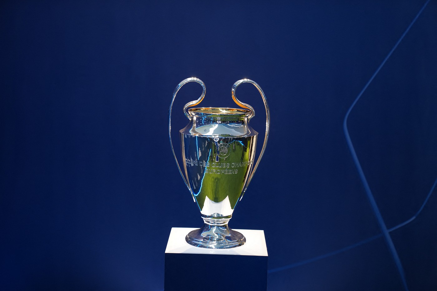 BOGOTA, COLOMBIA - JANUARY 17: The UEFA Champions League trophy is pictured in Bogota, Colombia on January 17, 2025. Juancho Torres / Anadolu/ABACAPRESS.COM,Image: 954787615, License: Rights-managed, Restrictions: , Model Release: no, Credit line: AA/ABACA / Abaca Press / Profimedia
