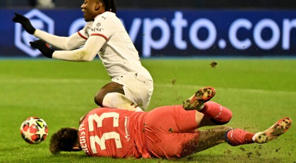 Zagreb, Croatia, January 29th 2024: Rafael Leao of Milan R in action against goalkeeper Ivan Nevistic of Dinamo Zagreb L during the UEFA Champions League, League phase, match between Dinamo Zagreb and Milan at Stadium Maksimir, Zagreb, Croatia. Copyright: xIgorxKupljenikx/xSPPx spp-en-IgKuSp-IK3_2300,Image: 958722981, License: Rights-managed, Restrictions: PUBLICATIONxNOTxINxBRAxMEX, Model Release: no, Credit line: Igor Kupljenik / SPP / imago sportfotodienst / Profimedia