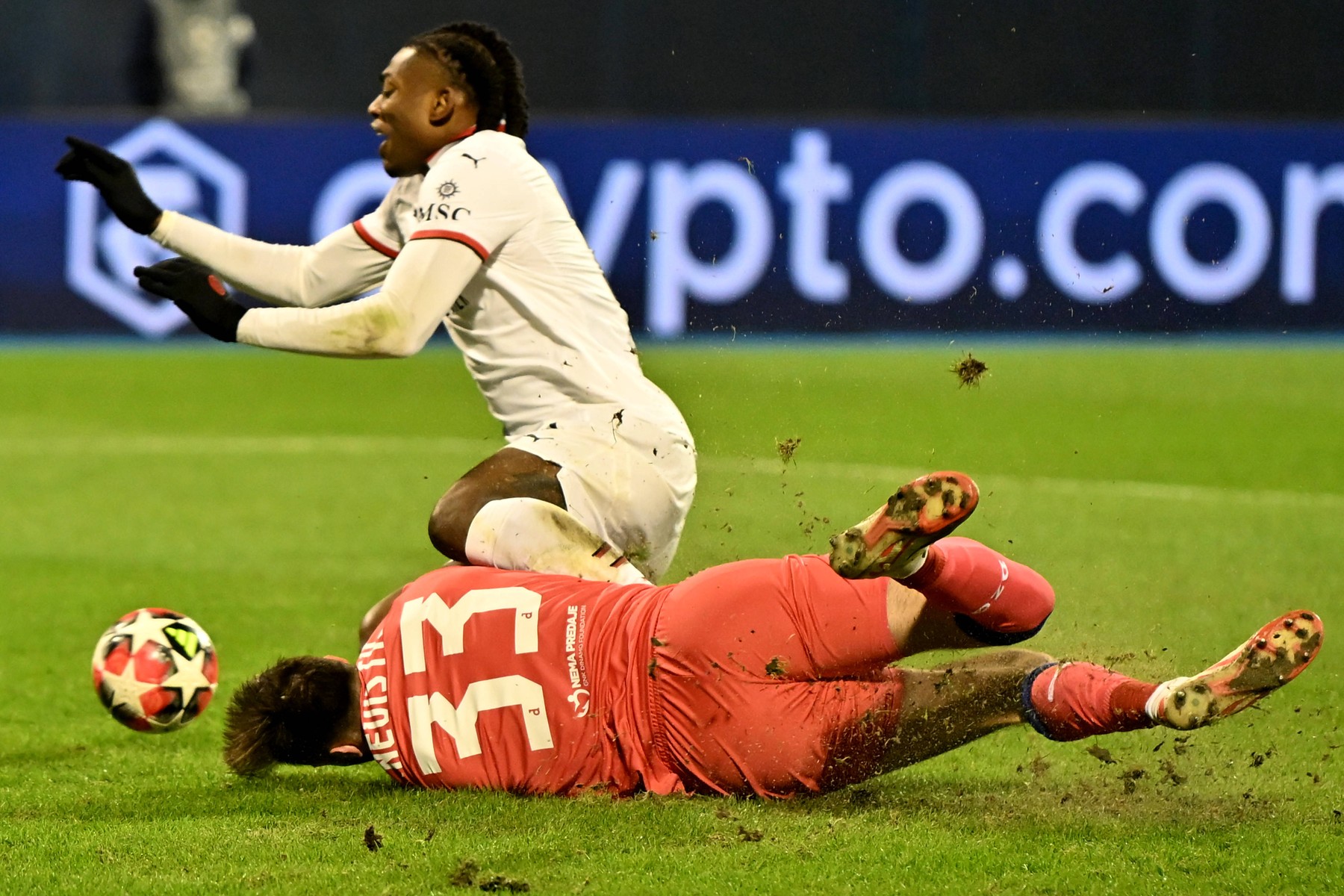 Zagreb, Croatia, January 29th 2024: Rafael Leao of Milan R in action against goalkeeper Ivan Nevistic of Dinamo Zagreb L during the UEFA Champions League, League phase, match between Dinamo Zagreb and Milan at Stadium Maksimir, Zagreb, Croatia. Copyright: xIgorxKupljenikx/xSPPx spp-en-IgKuSp-IK3_2300,Image: 958722981, License: Rights-managed, Restrictions: PUBLICATIONxNOTxINxBRAxMEX, Model Release: no, Credit line: Igor Kupljenik / SPP / imago sportfotodienst / Profimedia