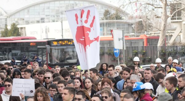 29, January, 2025, Belgrade - More than 2,000 engineers from various fields of technical sciences gathered in front of the Serbian Chamber of Engineers building in support of students and their demands, where they will also submit their demands. Photo: Antonio Ahel/ATAImages

29, januar, 2025, Beograd - Vise od 2.000 inzenjera iz razlicitih oblasti tehnickih nauka okupili su se ispred zgrade Inzenjerske komore Srbije u znak podrske studentima i njihovim zahtevima, gde ce predati i svoje zahteve. Photo: Antonio Ahel/ATAImages Photo: Antonio Ahel/Ata  images/PIXSELL
