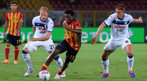 Patrick Dorgu of US Lecce in action against Mario Pasalic of Atalanta during US Lecce vs Atalanta BC, Italian soccer Serie A match in Lecce, Italy, August 19 2024 PUBLICATIONxNOTxINxITA Copyright: xEmmanuelexMastrodonato/IPAxSportx/xx IPA_48980857 IPA_Agency_IPA48980857