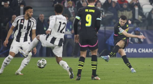 Ivan Perisic of PSV Eindhoven scoring a goal during the Uefa Champions League first leg play offâ??s, football match between Juventus FC and PSV Eindhoven. On 11 February 2025 at Allianz Stadium, Turin, Italy. Photo Nderim Kaceli. Copyright: xNderimxKaceli IPAxSportx xipa-agency.netx IPA_53946048 IPA_Agency_IPA53946048