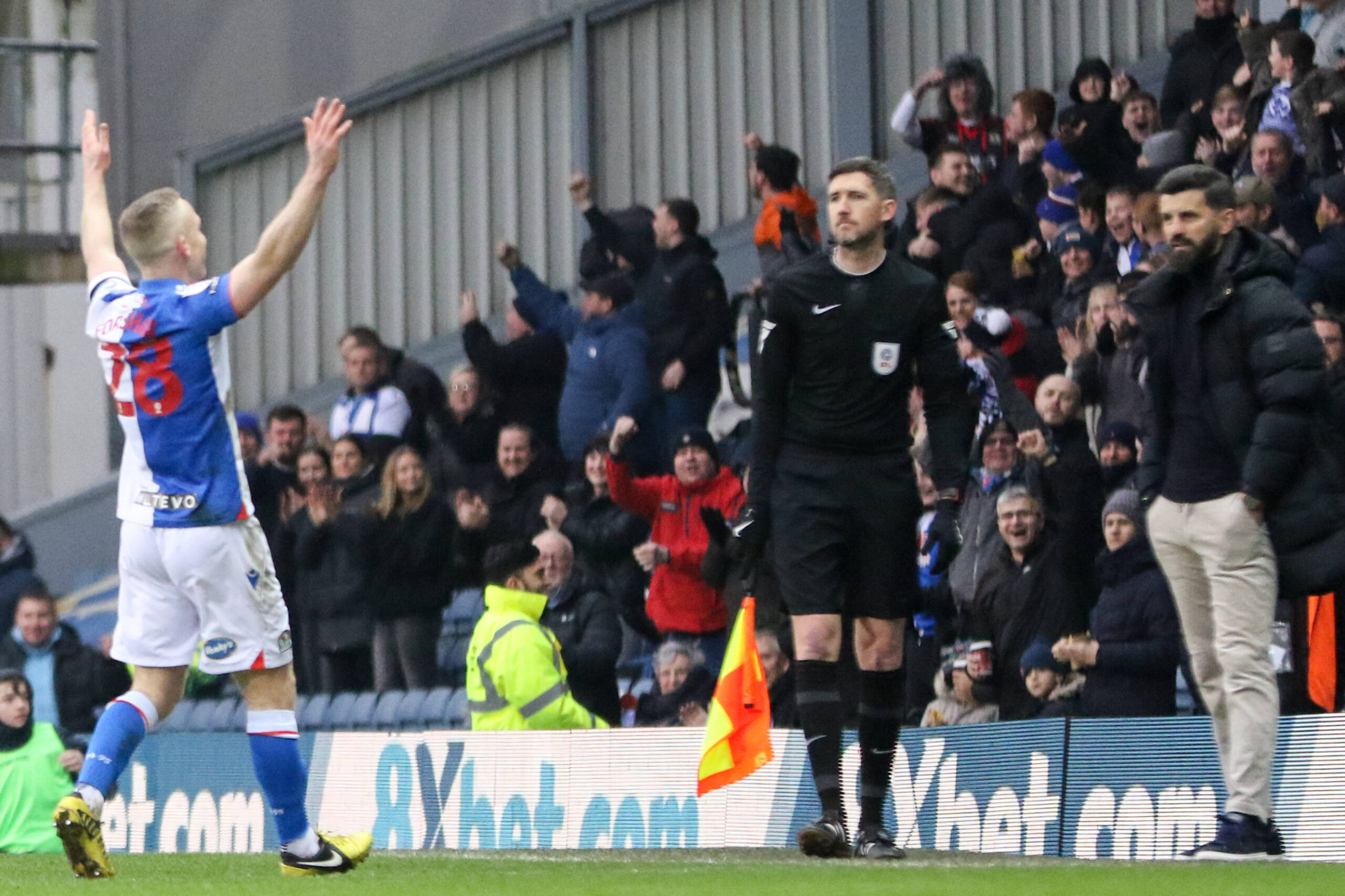 Ewood Park, Blackburn, England, 15th February 2025: Adam Forshaw 28 Blackburn Rovers celebrates his goal during the EFL Sky Bet Championship match between Blackburn Rovers and Plymouth Argyle at Ewood Park in Blackburn, England, on 15th February 2025. Sean Chandler / SPP PUBLICATIONxNOTxINxBRAxMEX Copyright: xSeanxChandlerx/xSPPx spp-en-SeChSp-EFL Sky Bet Championship - Blackburn Rovers v Plymouth Argyle - Ewood Park-8841