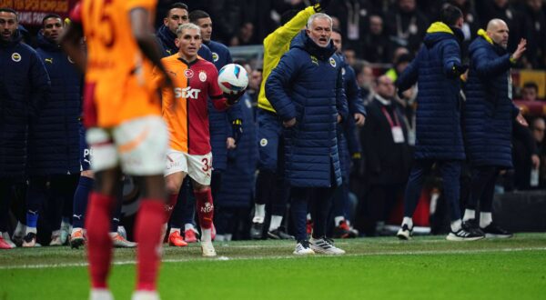 February 24 2025: JosÃ© Mourinho // during a Turkish Super Lig game, Galatasaray vs Fenerbahce, at Rams Park, Istanbul, Turkey. Ulrik Pedersen/CSM (Credit Image: © Ulrik Pedersen/Cal Sport Media) (Cal Sport Media via AP Images) Turkish Super Lig: Galatasaray vs Fenerbahce 2025