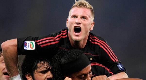 Bildnummer: 06563064  Datum: 22.09.2010  Copyright: imago/Ulmer/Lingria
FUSSBALL INTERNATIONAL SERIE A SAISON 2010/2011 Lazio Rom - AC Mailand 22.09.2010 Ignazio Abate (obenauf), Gennaro Gattuso (li.) und Ronaldinho (alle AC Mailand) PUBLICATIONxNOTxINxITA; Herren Fussball ITA Serie A 2010 2011 Rom Aktion Aufmacher vdig xsk 2010 quer SPORTS FUSSBALL FUßBALL INTERNATIONAL SERIE A SERIE A TIM TRIKOT VEREINSTRIKOT JUBEL JUBELT JUBELN OPTIMISTISCH FREUDE FREUEN POSITIV POSITIVE EMOTION POSITIVE EMOTIONEN UMARMT UMARMEN UMARMUNG  o0 Schrei

Image number 06563064 date 22 09 2010 Copyright imago Ulmer Lingria Football International Series A Season 2010 2011 Lazio Rome AC Milan 22 09 2010 Ignazio Abate on top Gennaro Gattuso left and Ronaldinho all AC Milan PUBLICATIONxNOTxINxITA men Football ITA Series A 2010 2011 Rome Action shot Highlight Vdig xsk 2010 horizontal Sports Football Football International Series A Series A Tim Jersey Club jersey cheering cheering cheer optimistic happiness Look forward positive positive Emotion positive Emotions embraces hug Hug o0 shout
