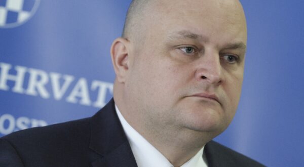 Zagreb, 11.02.2025. - Ministar gospodarstva Ante Šušnjar održava inicijalni sastanak na temu osnivanja Radne skupine za nuklearnu energiju. Na fotografiji Ante Šušnjar tijekom izjave za medije. foto HINA/ Lana SLIVAR DOMINIĆ/ lsd