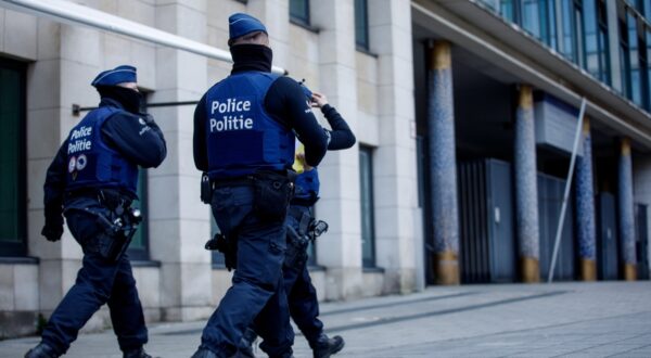 Police pictured outside the offices of the Brussels' King's Prosecutor on Tuesday 28 January 2025.,Image: 958311452, License: Rights-managed, Restrictions: , Model Release: no, Credit line: HATIM KAGHAT / Belga Press / Profimedia
