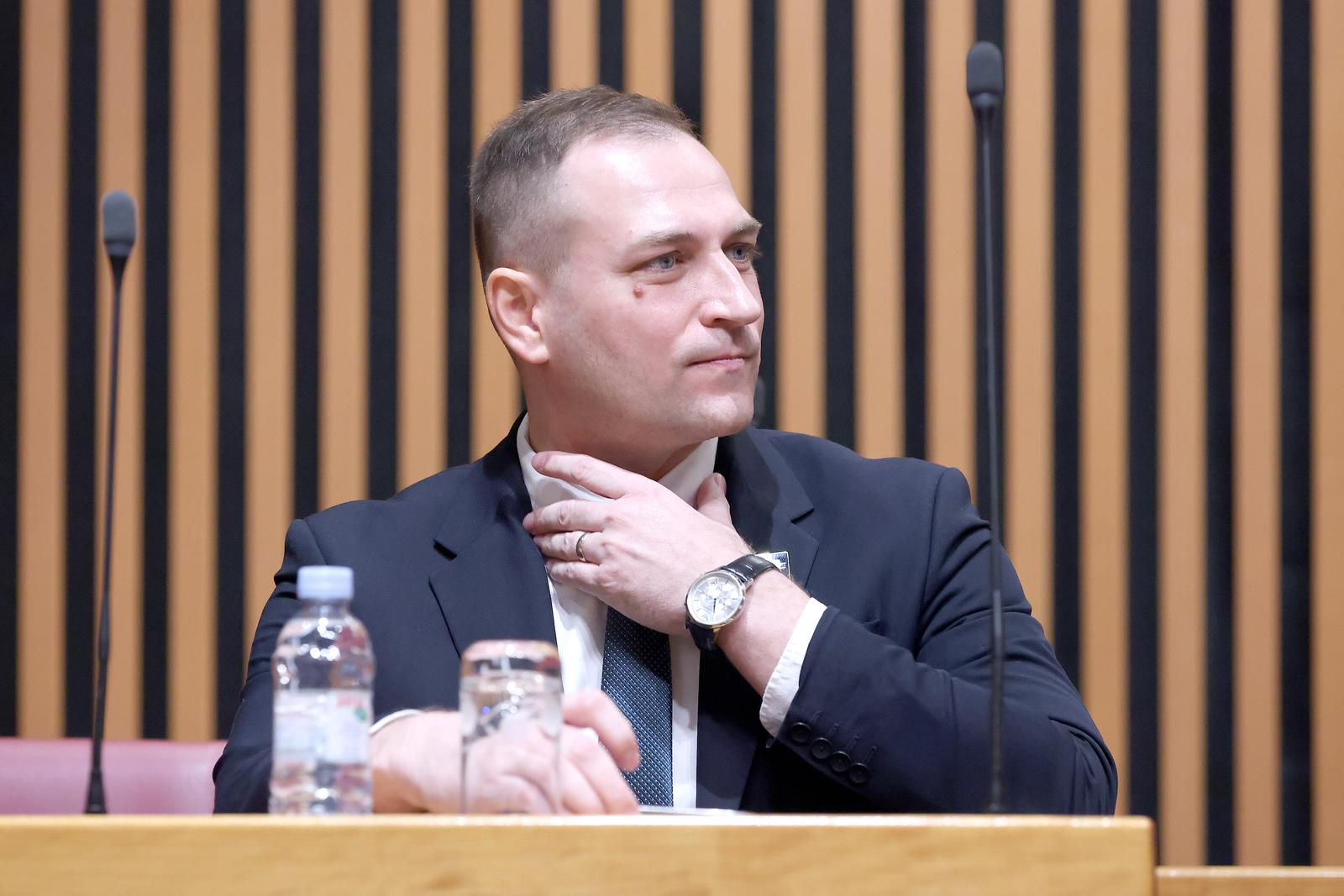 11.02.2025., Zagreb - Nakon odgode Sabor je danas glasovanjem potvrdio novog ministra poljoprivrede Davida Vlajcica. Za izbor novog ministra glasovali su i zastupnici Domovinskog pokreta pa i dosadasnji ministar Josip Dabro. Photo: Patrik Macek/PIXSELL