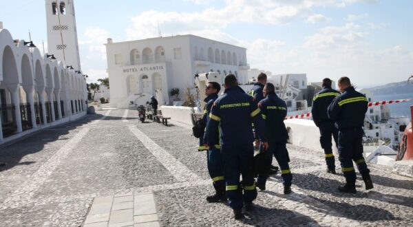 epa11878645 Firefighters walk in the almost evacuated village of Fira in Santorini, Greece, 06 February 2025. The municipality of Thera (Santorini) advised the emptying of water from swimming pools, banned all construction work and forbade access to the Athinio port, except when ships are docking, due to a wave of seismic activity. More than ten earthquakes of over 4.0 magnitude have jolted the region since the night of February 4.  EPA/ORESTIS PANAGIOTOU