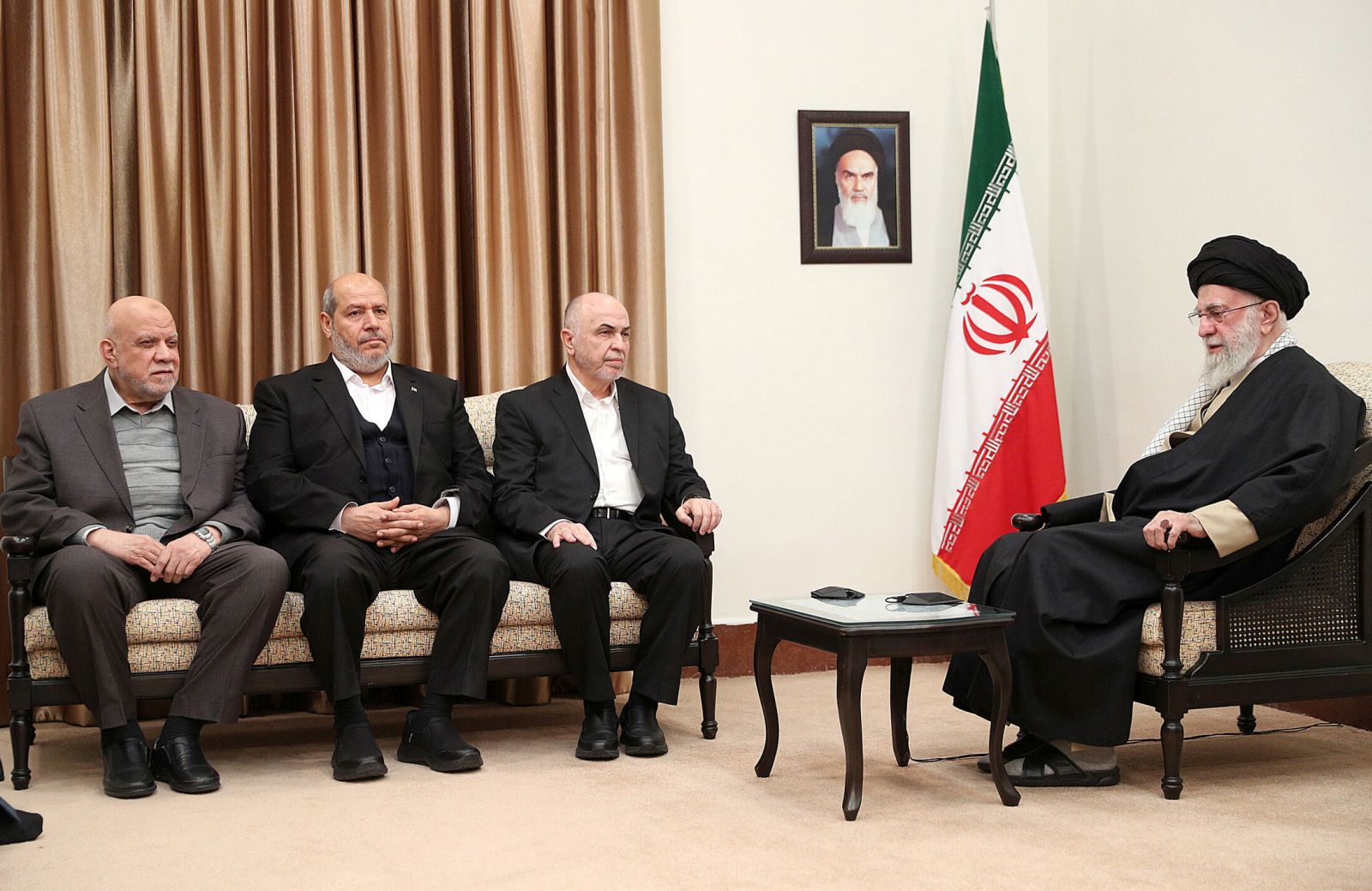 epa11882083 A handout photo made available by the Iranian Supreme Leader office shows, Iranian Supreme Leader Ayatollah Ali Khamenei (R) talking to the head of Hamas‘s Shura Council – the group’s consultative body, Muhammad Ismail Darwish (3-L), Deputy Chairman of the Hamas Political Bureau, Khalil al-Hayya (2-L), and Member of Hamas Political Bureau Nizar Awadallah (L), in Tehran, Iran, 08 February 2025.  EPA/IRANIAN SUPREME LEADER OFFICE / HANDOUT HANDOUT EDITORIAL USE ONLY/NO SALES