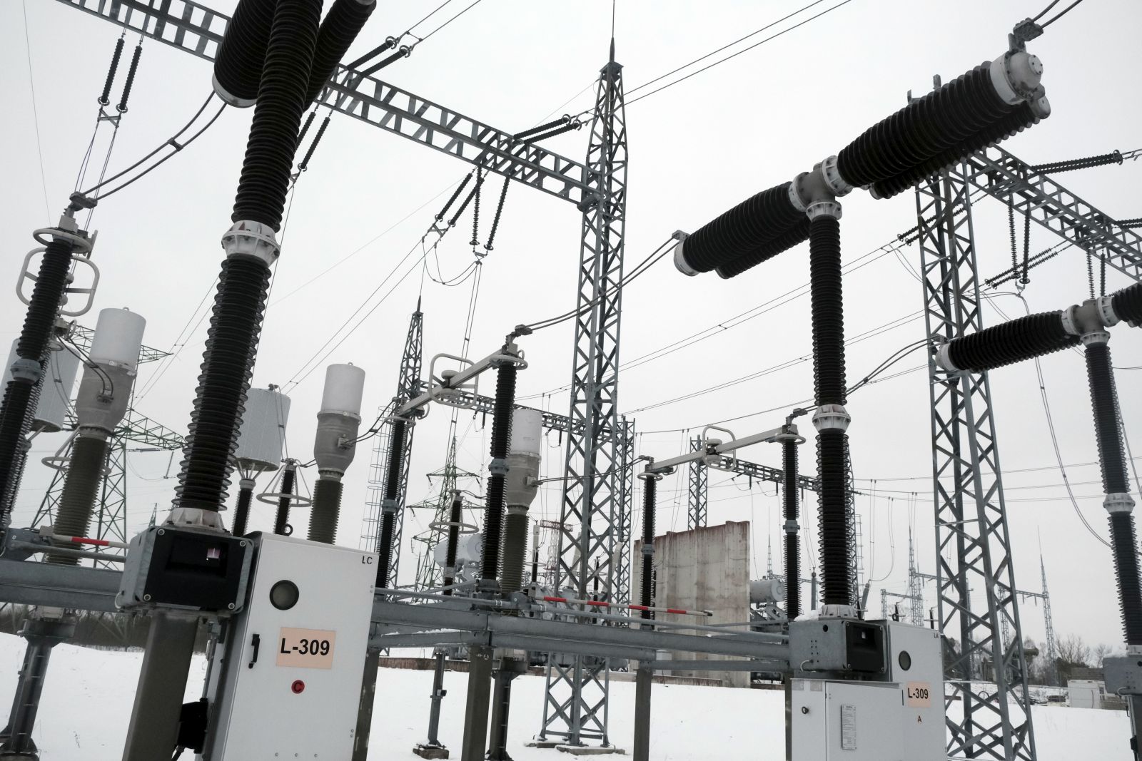 epa11882612 A high voltage substation in Rezekne, Latvia, 08 February 2025. The Baltic states of Lithuania, Latvia, and Estonia on 08 February cut ties with Russia's power grid to join the European Union's network, as the three countries are about to take a historic energy security step on 09 February when they synchronize their former Soviet electricity systems with the Continental Europe Network (CEN).  EPA/VALDA KALNINA