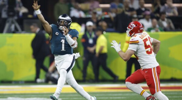 epa11885494 Philadelphia Eagles quarterback Jalen Hurts (L) passes as Kansas City Chiefs defensive end George Karlaftis (R) rushes in during the second half of Super Bowl LIX between the Kansas City Chiefs and the Philadelphia Eagles at Caesars Superdome in New Orleans, Louisiana, USA, 09 February 2025. The Super Bowl is the annual championship game of the NFL between the AFC Champion and the NFC Champion and has been held every year since 1967.  EPA/ERIK S. LESSER