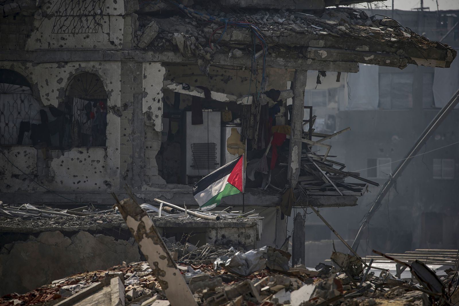 epa11902820 A Palestinian flag flies next to the shelter of a Palestinain family set up among the rubble of destroyed buildings amid a ceasefire between Israel and Hamas, in Jabalya refugee camp, northern Gaza Strip, 17 February 2025. Israel and Hamas implemented the first phase of a hostage release and ceasefire deal on 19 January 2025. More than 46,000 Palestinians have been killed in the Gaza Strip, according to the Palestinian Ministry of Health, since Israel launched a military campaign in the strip in response to a cross-border attack led by the Palestinian militant group Hamas on 07 October 2023, in which about 1,200 Israelis were killed and more than 250 taken hostage.  EPA/MOHAMMED SABER