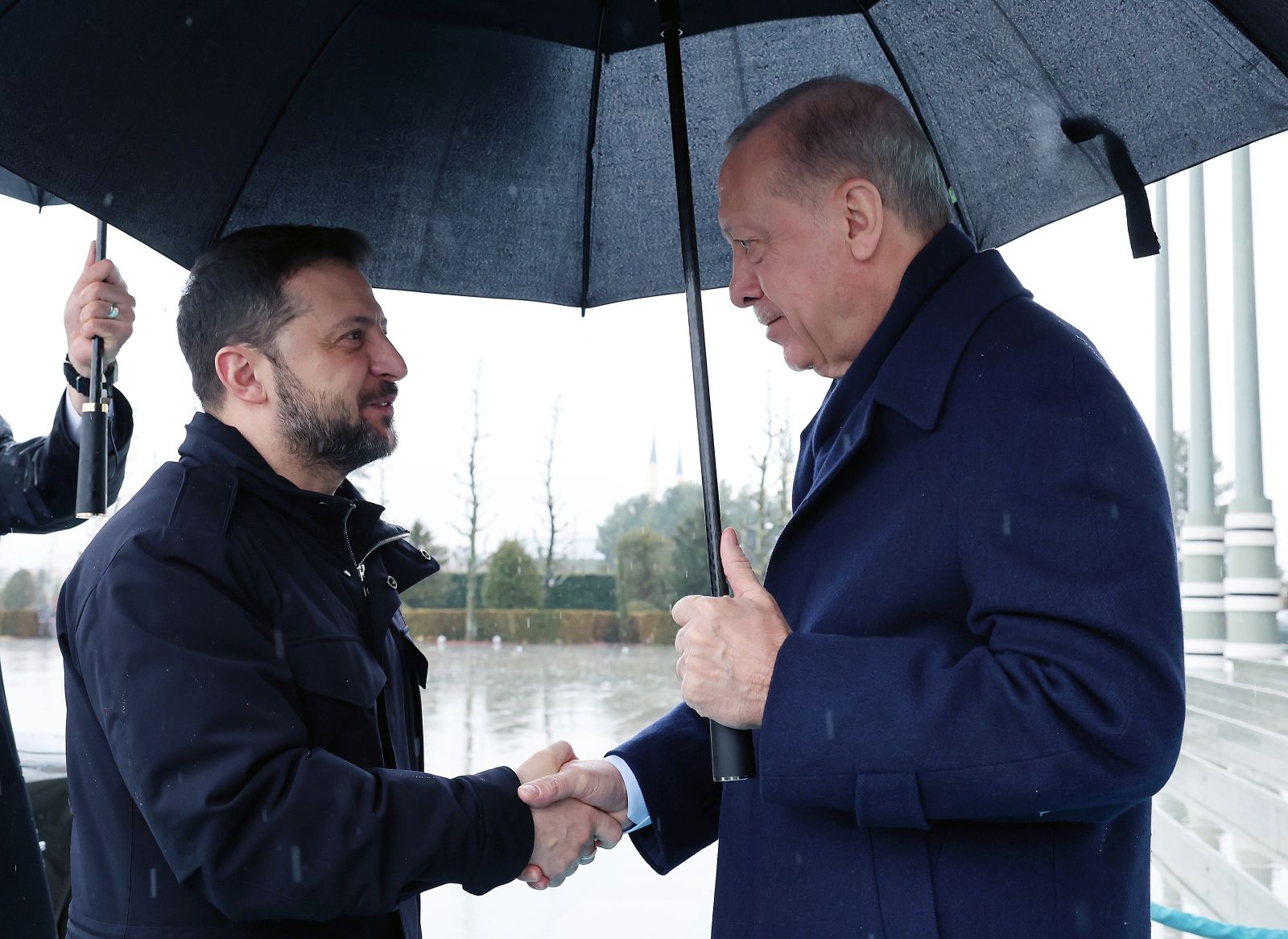 epa11904588 A handout photo made available by the Turkish Presidential Press Office shows Turkish President Recep Tayyip Erdogan (R) welcoming Ukrainian President Volodymyr Zelensky (L) before their meeting at the Presidential Palace in Ankara, Turkey, 18 February 2025.  EPA/TURKISH PRESIDENTIAL PRESS OFFICE HANDOUT  HANDOUT EDITORIAL USE ONLY/NO SALES