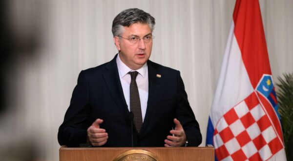Kairo, 18.02.2025. - Hrvatska s Egiptom treba jačati suradnju u energetici i turizmu, rekao je premijer Andrej Plenković u utorak u Kairu, nakon što su dvije mediteranske zemlje potpisale tri sporazuma o suradnji. Na fotografiji Andrej Plenković. foto HINA/ Vlada RH/ tm