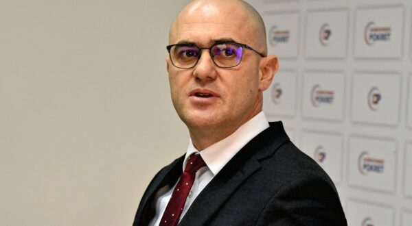 Vukovar...07.02.2025.
Predsjednik Domovinskog pokreta Ivan Penava i glavni tajnik Domovinskog pokreta Josip Dabro održali konferenciju za medije u prostorijama Domovinskog pokreta u Vukovaru. Tema konferencije za medije je razrješenje Uprave Hrvatskih šuma. 
Foto: Gordan Panić