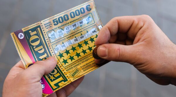 Nouveau jeu a gratter de la Francaise des Jeux "Ticket d Or" depuis janvier 2024, pour gagner jusqu a 500 000 euros. Disponible a l achat dans les points de vente physiques ou en ligne sur le site de la FDJ. Tabac, Nice FRANCE - 16/01/2024//SYSPEO_sysA009/Credit:SYSPEO/SIPA/2401161539,Image: 837637729, License: Rights-managed, Restrictions: , Model Release: no, Credit line: SYSPEO / Sipa Press / Profimedia